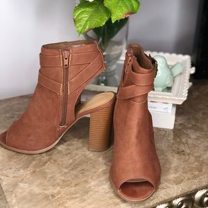 New Listing 💕 Brown Peep Toe Booties Size (8)